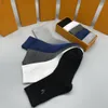 Дизайнер мужских носков, специализирующийся на дизайне комплектов из пяти предметов, номер 19.