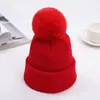 Berets Gorro de crimpagem de cor sólida com elasticidade de alta qualidade para manter o boné de malha quente. Pompom acrílico à prova de vento outono