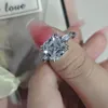 Mujeres Anillos de diseño de lujo Cuadrado Grande Moissanite Diamante Brillante Taladro completo Anillos Joyería PT950 Novia plateada Regalos Compromiso Anillo de bodas 1911