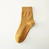 Chaussettes pour hommes 1 paire hommes sport couleur unie avril et automne été loisirs sueur absorbant confortable tube haut mi-longueur