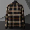 Pulls pour hommes Haut de gamme Marque Cardigan tricoté pour hommes Printemps et automne 2023 Mode Plaid Exquise Broderie Pull Châle Manteau Casual