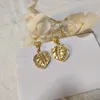 Pendientes de diseño, retrato tallado clásico Pendientes colgantes de circón y hoja, latón vintage, joyería elegante de alta calidad, boda, fiesta, regalo al por mayor