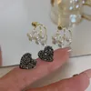 Boucles d'oreilles pendantes en strass noir, 2 pièces, clous en forme de cœur d'amour avec perle délicate pour femmes et filles, bijoux cadeaux de fête, à la mode, 2023