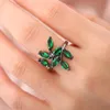Anéis de cluster preto ouro-cor dedo com zircão verde folha de primavera folhas micro pavimentado cz festa de casamento anel de presente para mulheres