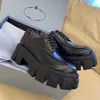 Designer skor män kvinnor mjuk kohud plattform sneakers tjock botten sko p gummi svart glänsande läder chunky rund huvud sneaker triangel loafers