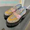 Loafers Instapper Vrijetijdsschoenen Schoen Lounge Platte schoenen Fabrieksschoeisel Zwart Lakleer Ronde schort Tenen Luxe ontwerpers Metalen letters Logo Lage hak Plaquette Voor Dames