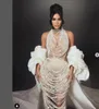 Abito da donna Yousef aljasmi Abiti da sera su fili di perle per Karl kimkardashian in schiaparelli personalizzati Haute Couture di danielroseberry