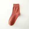 Chaussettes pour hommes 1 paire hommes sport couleur unie avril et automne été loisirs sueur absorbant confortable tube haut mi-longueur