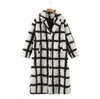 2023 Vittens trenchrockar Fashion Women Lamb Black White Plaid Overcoat Täckta knappfickor Tjock varm rak Wool Coat Winter