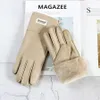 Guantes de cinco dedos Guantes de piel de oveja Mujeres Espesadas Calor de invierno Al aire libre A prueba de viento Montar en motocicleta Color Guantes de cuero para dedos 231027