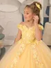 Vestidos de niña Flor Amarillo Tul Puffy Pétalo 3D con gradas con cola Manga corta para boda Fiesta de cumpleaños Vestido de primera comunión