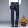 Męskie dżinsy zimowe ciepłe polarowe moda biznesowa klasyczny czarny niebieski dżins proste gęste aksamitne spodnie marki spodnie