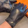 Designer Metal Letter Leather Mantens Autumn Winter Warn Cashmere Gloves Mens Mens Black SheepSkin Glove Outdoor Gloves