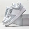 Projektant 1 z klasycznymi zwykłymi pudełkami mężczyźni Kobiety Sneakers Triple White Black Lels Utility Red Blade Ivory Pastel Teens Treners Training Buty na zewnątrz S