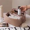 Cosmetische tassen hoesjes Ins PU Make-up organisator Bagette Rits Kussen Grote reistas opslag Dames vakantiecadeaus 231030