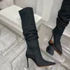 Amina Muaddi 95 mm Jahleel Dij hoge laars Denim Over de knie laarzen puntige neus Dames laarsjes hoge hakken luxe modeontwerper slip-on feestschoenen fabrieksschoenen