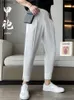 Męskie dżinsowe spodnie męskie spodnie Eleganckie swobodne spodnie marynarki mężczyźni Koreańska moda Slim Formalne spodnie Męskie spodnie Klasyczne spodnie Kombinezon Białe spodnie haremowe L231030