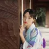 Etniska klädkvinnor kimono mantel traditionell japan yukata ljusblå färg blommor skriver ut sommarklänning utför cosplay
