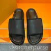 Pantoufles de créateurs confortables en cuir hommes pantoufles tongs classiques sandales plates de luxe en acier imprimé imprimé supérieur femmes sandales taille 38-45