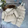 Neue Baby-Daunenjacke für Kinder, Anzug mit Kapuze, Größe 90–160, warmer Mantel mit Pelzdekoration und Daunenhose mit Riemen, 25. Okt