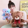 Bonecas de pelúcia 25cm colorido urso boneca kawaii teddy com fita recheado macio animal brinquedos CToys para crianças crianças adorável presente 231030