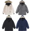 Men's Down Parkas Prakas 4 Colors Mens Designer Vêtements G13 Les meilleures vestes de la meilleure qualité des femmes de la fourrure réelle pour femmes