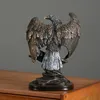 Dekorative Objekte Figuren NORTHEUINS Retro Harz Adler Statue Kunstsammlung Artikel Tierfiguren Zimmer Büro Desktop Dekoration Objekt Handwerk 231030