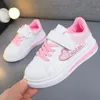 Stiefel Kinder Schuhe 2023 Sommer Kinder Mode Casual Sport Haken Schleife Liebe Stickerei Prinzessin Mädchen Turnschuhe Vielseitig 231030