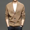 Maglioni da uomo Cardigan coreano Maglione da uomo lavorato a maglia Top Abbigliamento maschile Nero a maniche lunghe con scollo a V Wweater Giacca maglione oversize Cappotto da uomo S-3XL 231030