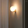 Lampa ścienna nowoczesna prosta szklana kulka nordycka projektant salonu sypialnia sypialnia nocna korytarz korytarz schodowe do domu lekkie kinkiety