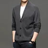 Maglioni da uomo Cardigan coreano Maglione da uomo lavorato a maglia Top Abbigliamento maschile Nero a maniche lunghe con scollo a V Wweater Giacca maglione oversize Cappotto da uomo S-3XL 231030