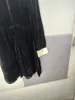 サンドロビーズの黒い長袖新しいベルベットドレス