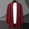 Chandails pour hommes Automne style coréen mode pull pour hommes épaissir et velours hommes cardigan tricoté pull manteau rayure veste mâle S-5XL 231030