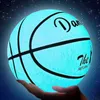 Ballen Glow In Night Basketbal Maat 5 6 7 Kinderen Volwassen Student PU Zacht Leer Outdoor Slijtvast En Antislip 231030