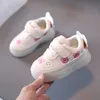 Stövlar zapatillas led barn sko barn skor för flicka pojke lysande avslappnade sneakers nonslip mjuk glödande liten björn småbarn sko 231027