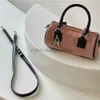 Bolsas de ombro Chapéus Balde Chapéus Novas Mulheres Bloqueio Núcleo Bolsa de Ombro Couro Fosco Travesseiro Feminino Cross Body Bag Bolsas Femininaselegantesdesignerbags