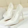 Luxurys Brand Pumps Scarpe da donna Scarpe rosse con fondo lucido Punta a punta Scarpe col tacco alto nere Tacco sottile Scarpe da sposa sexy Grande taglia casuale 34-43