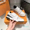 2023-Les chaussures de basket-ball inspirent. Cette chaussure présente un motif emblématique en cuir grainé en relief pour une tenue décontractée.