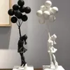 Dekorative Objekte Figuren Banksy Ballonmädchen Statue Bombenmädchen Heilende Skulptur Fliegendes Ballonmädchen England Kunsthausdekoration Weihnachtsgeschenk 231030