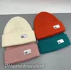 Designer novo chapéu de malha gorro carta de luxo malha casual bonnet clássico esporte cor sólida unisex quente chapéus de alta qualidade casal chapéus presente de natal