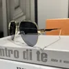 Neue Luxus -Mode -Klassiker Pilot -Sonnenbrille für Männer Frauen Metall Square Gold Rahmen UV400 Herren Vintage Style Haltung Sonnenbrille Schutz Designer Brillen Brillen