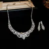 Halskette-Ohrringe-Set für Frauen, Braut- und Hochzeitsschmuck, wunderschönes silbernes Kristall-Tropfenblumen-Brautjungfer-Geschenk