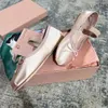 Lusso Parigi Balletto Stilista Scarpe da ballo professionali 2023 Ballerine in raso Piattaforma mm Bowknot Bocca poco profonda Scarpa singola Sandali piatti moda