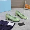 Designer novo vestido sapatos mocassins saltos de gato saltos baixos casamento primavera verão moda compras confortável cabeça redonda sapatos de couro triângulo invertido