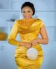 Elegant Bright Gold Mermaid aftonklänningar veckar Satin Arabisk långärmad formell klänning Spetsar applikationer Kvinnor Prom Party Special Occase Dress Custom Made Made