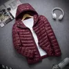 Parka da uomo in piumino autunno e inverno giacca calda ultraleggera moda uomo parka corto con cappuccio cappotto casual da jogging strada impermeabile 231027