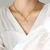 Hängsmycken amaiyllis 18k guld minimalistisk porträtt halva ansiktet mån inlagd zirkon vit snäckskal halsband hängsmycken
