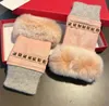 Luvas de couro sem dedos designer inverno pele cashmere luva senhoras luxo quente rebite rosa real pele de carneiro luva de couro hardware womens mitten m l