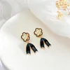Stud Earrings Vintage Number 5 Pearl Ear Rings Luxury Fashion Black White Enamel Camellia Flower Women Jewelry Accessories
