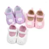 Primeiros caminhantes bonitos desenhos animados pequenos sapatos de couro princesa não caem bebê sola macia criança BYH3045